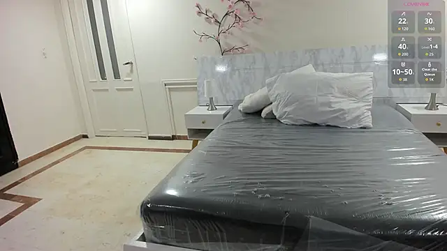 charolbruce 1 online show from 04-08-26, 11:43