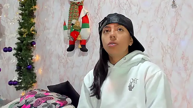 BarbieHotLaura online show from 12-19-24, 02:24