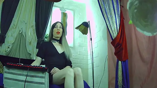 Mary Loon online show from 11-11-25, 04:56