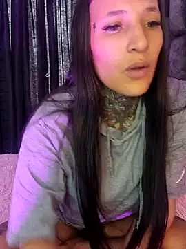 Snapshot of Nicole420squirt chatting on 12-23-24, 04:06 Nicole420squirt online show from 12-23-24, 04:06