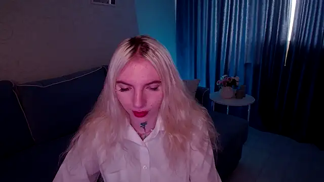 Snapshot of AnneTenet chatting on 09-18-25, 09:11 AnneTenet online show from 09-18-25, 09:11