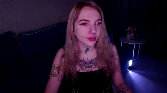 Snapshot of AnneTenet chatting on 10-10-25, 07:18 AnneTenet online show from 10-10-25, 07:18