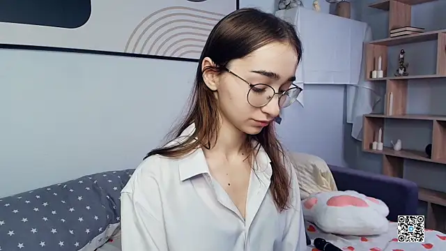 PollyBeev online show from 10-25-25, 06:21