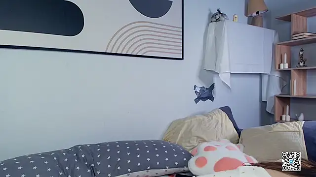 PollyBeev online show from 10-26-25, 07:25