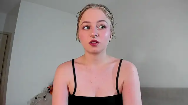 MiaMews online show from 11-26-25, 01:23