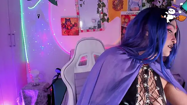 cutepie uwu  online show from 11-30-25, 12:14