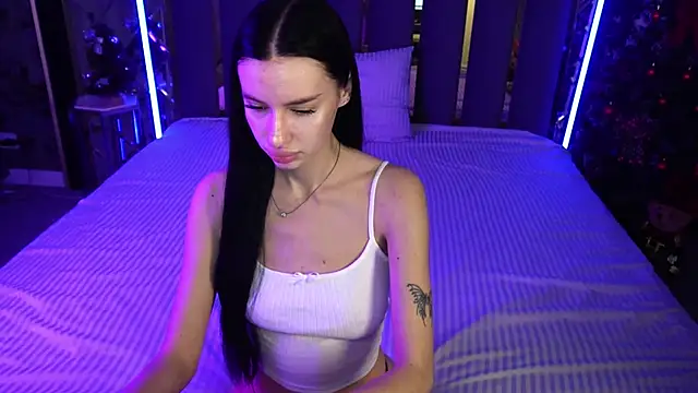 Snow WhiteeeX online show from 12-14-25, 06:41