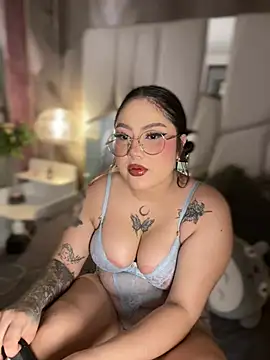 Snapshot of AHRI_LEE chatting on 12-15-24, 03:02 AHRI LEE online show from 12-15-24, 03:02