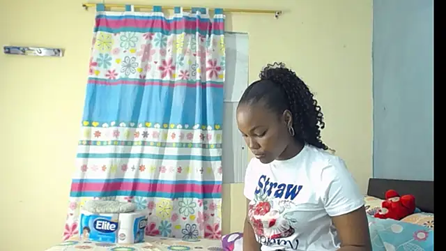 Snapshot of Madison__12 chatting on 02-13-25, 02:12 Madison  12 online show from 02-13-25, 02:12