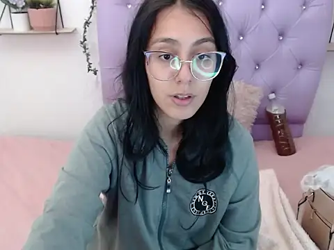 Snapshot of Freyja_01 chatting on 10-18-25, 12:02 Freyja 01 online show from 10-18-25, 12:02