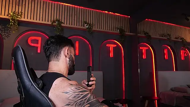 Austin bolt online show from 04-19-26, 02:33