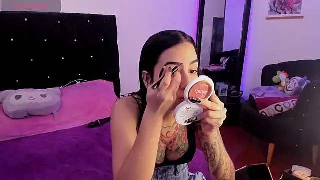 Snapshot of Alice_woodville chatting on 01-22-25, 05:28 Alice woodville online show from 01-22-25, 05:28