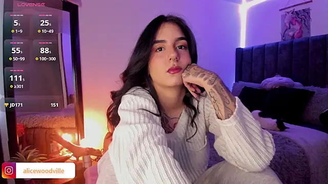 Snapshot of Alice_woodville chatting on 02-14-25, 10:14 Alice woodville online show from 02-14-25, 10:14