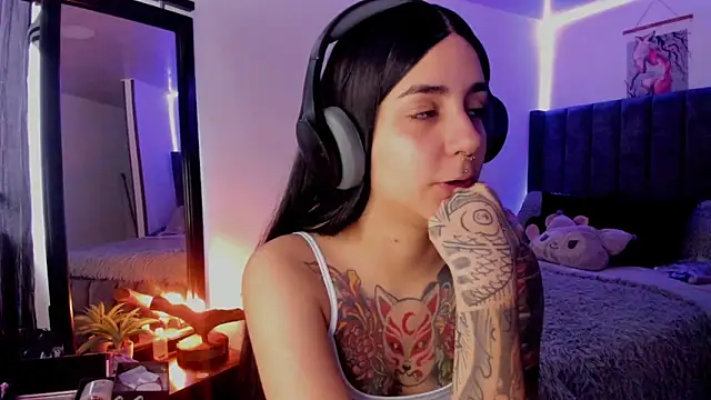 Snapshot of Alice_woodville chatting on 03-21-25, 04:51 Alice woodville online show from 03-21-25, 04:51