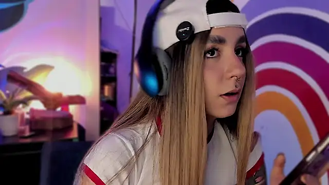 Snapshot of Alice_woodville chatting on 09-11-25, 08:53 Alice woodville online show from 09-11-25, 08:53