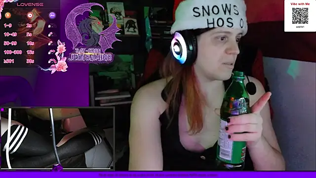 Snapshot of Rae-Suon chatting on 12-22-24, 05:45 Rae-Suon online show from 12-22-24, 05:45