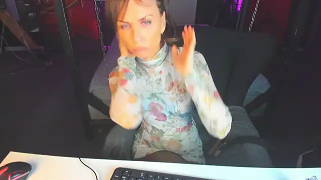 Elizabe th online show from 03-10-25, 03:56