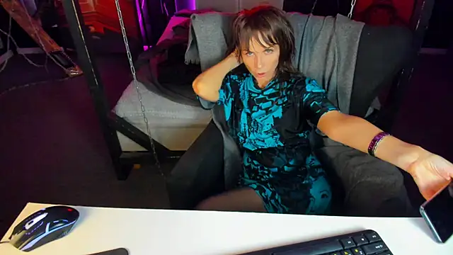 Elizabe th online show from 03-16-25, 04:09