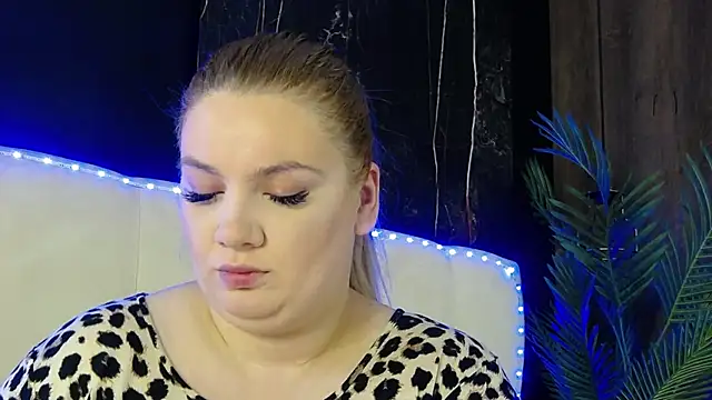 Snapshot of MelanieBrownn chatting on 04-27-26, 04:43 MelanieBrownn online show from 04-27-26, 04:43