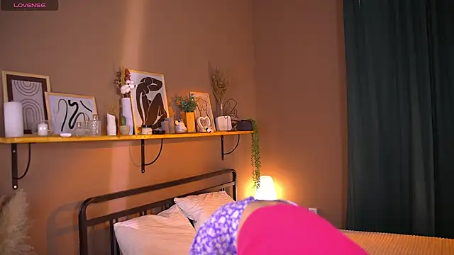  AlinaBailey online show from 01-25-25, 08:10