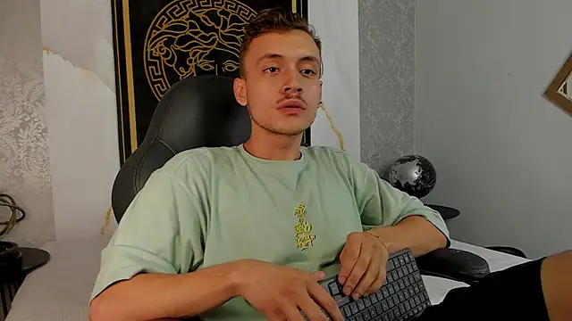 Desmon Clark online show from 02-27-25, 01:38