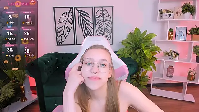 LayriantaVee online show from 02-22-25, 06:50