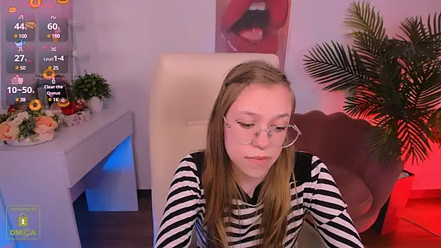 LayriantaVee online show from 03-13-25, 01:29