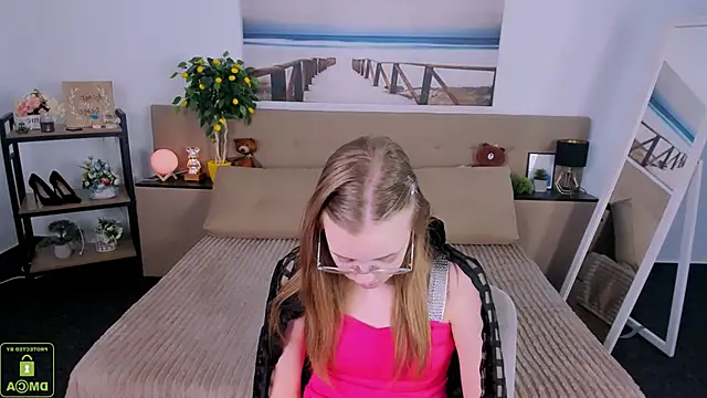 LayriantaVee online show from 03-22-25, 01:41