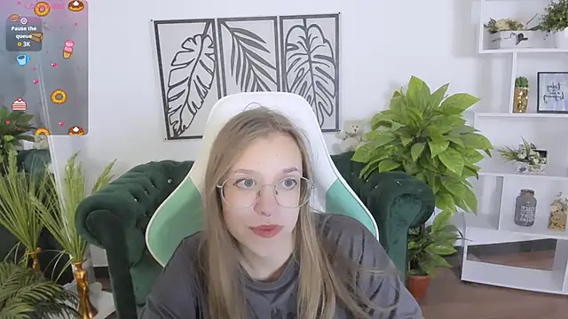 LayriantaVee online show from 09-18-25, 06:15