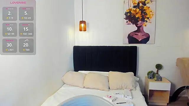 Scarlett  bell online show from 10-06-25, 01:08