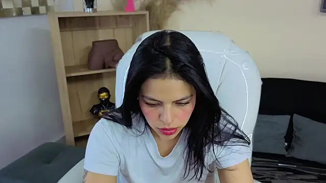 Eliie Ruizz online show from 10-18-25, 08:53