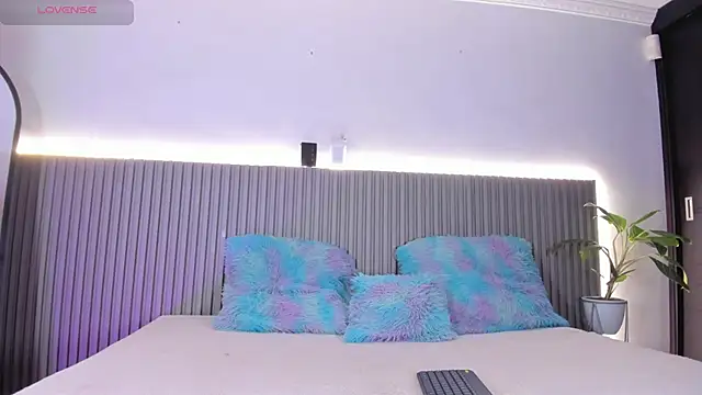 valentina lux online show from 12-22-25, 07:55