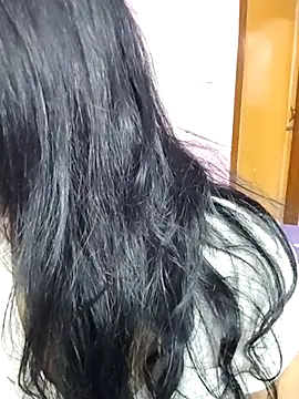 Snapshot of Lilly-queen chatting on 03-21-25, 05:45 Lilly-queen online show from 03-21-25, 05:45