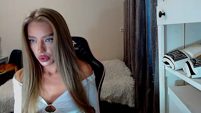 lonely dreamm online show from 12-12-24, 12:44