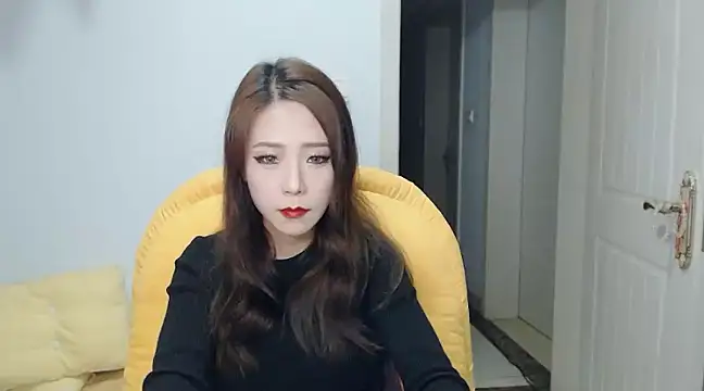 Snapshot of SuSushi728 chatting on 12-12-24, 05:26 SuSushi728 online show from 12-12-24, 05:26