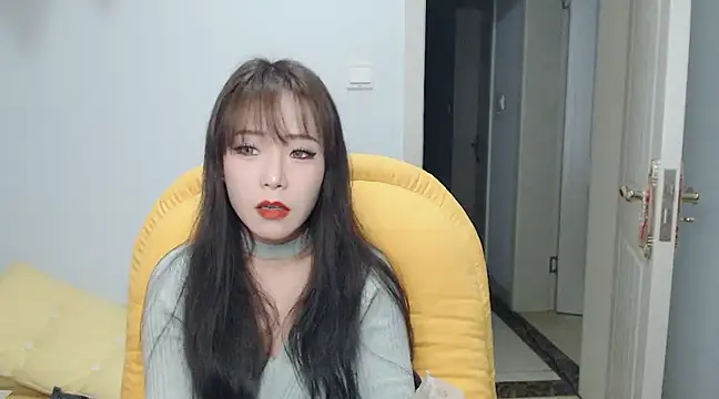 Snapshot of SuSushi728 chatting on 03-06-25, 03:45 SuSushi728 online show from 03-06-25, 03:45