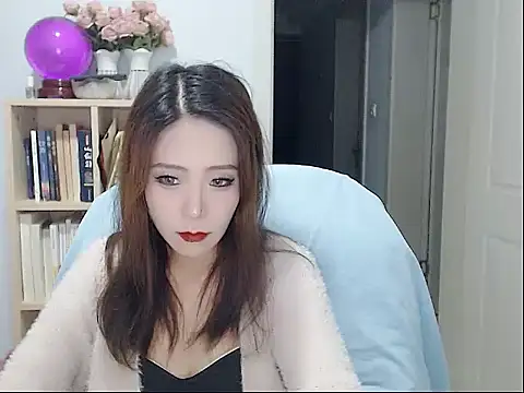 Snapshot of SuSushi728 chatting on 10-29-25, 03:25 SuSushi728 online show from 10-29-25, 03:25