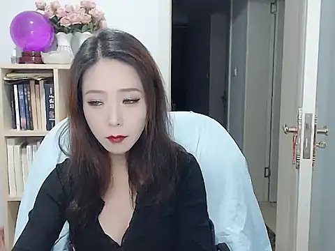 Snapshot of SuSushi728 chatting on 11-26-25, 03:46 SuSushi728 online show from 11-26-25, 03:46