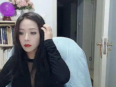 Snapshot of SuSushi728 chatting on 12-18-25, 03:51 SuSushi728 online show from 12-18-25, 03:51