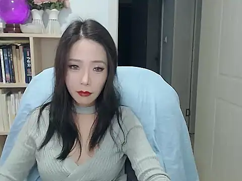 Snapshot of SuSushi728 chatting on 01-05-26, 05:27 SuSushi728 online show from 01-05-26, 05:27