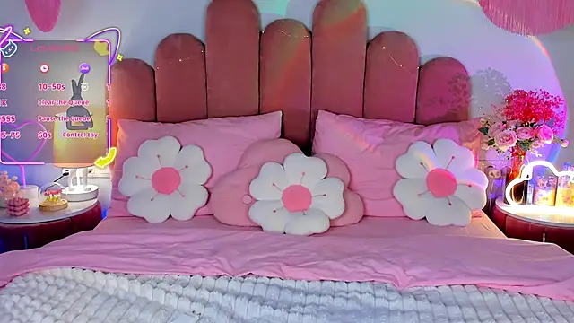 GiaCale online show from 11-18-25, 02:54