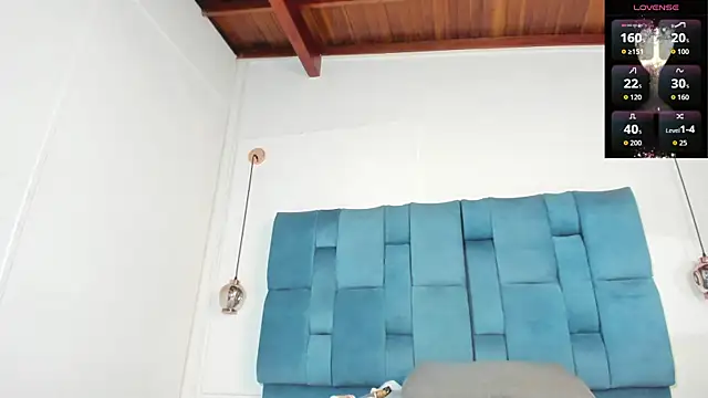 mia  fernandez online show from 12-21-25, 06:26