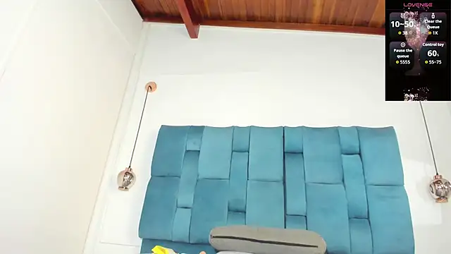 mia  fernandez online show from 12-22-25, 06:49