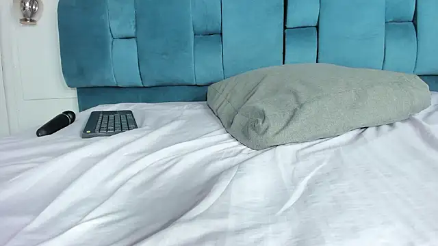 mia  fernandez online show from 03-09-26, 07:40