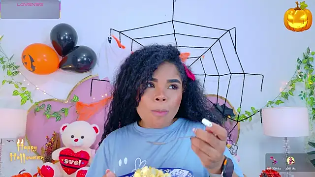 NahiaraReina online show from 10-30-25, 01:12