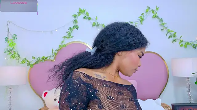 NahiaraReina online show from 11-22-25, 01:43