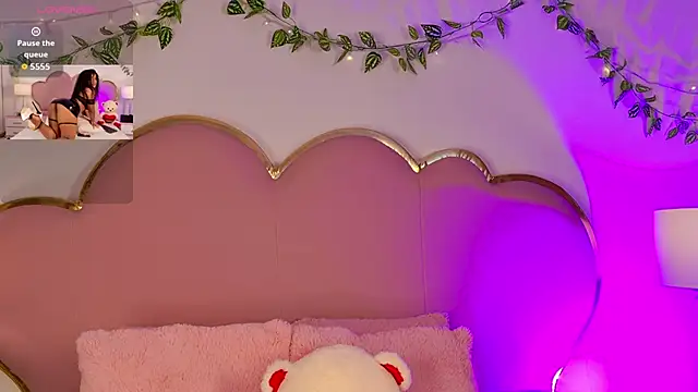 NahiaraReina online show from 02-25-26, 01:21