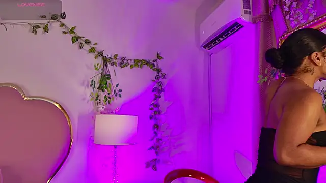 NahiaraReina online show from 05-23-26, 01:48