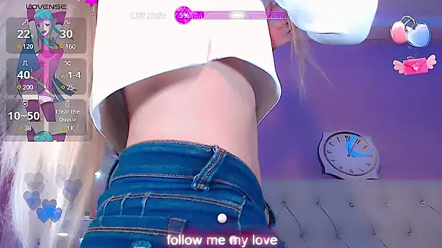 Snapshot of Babyaleja chatting on 02-18-25, 12:39 Babyaleja online show from 02-18-25, 12:39