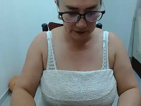 Snapshot of AllisonMillerHot chatting on 01-07-25, 10:19 AllisonMillerHot online show from 01-07-25, 10:19